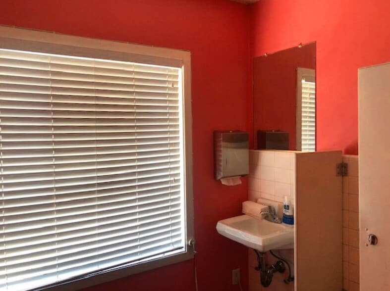 More Photos Of 5608 Soto St, Huntington Park Light Manufacturing For Lease