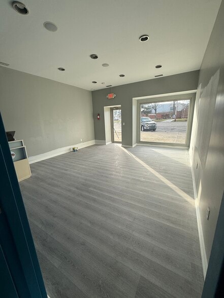 More Photos Of 5324-5326 W 16th St, Indianapolis Office For Lease