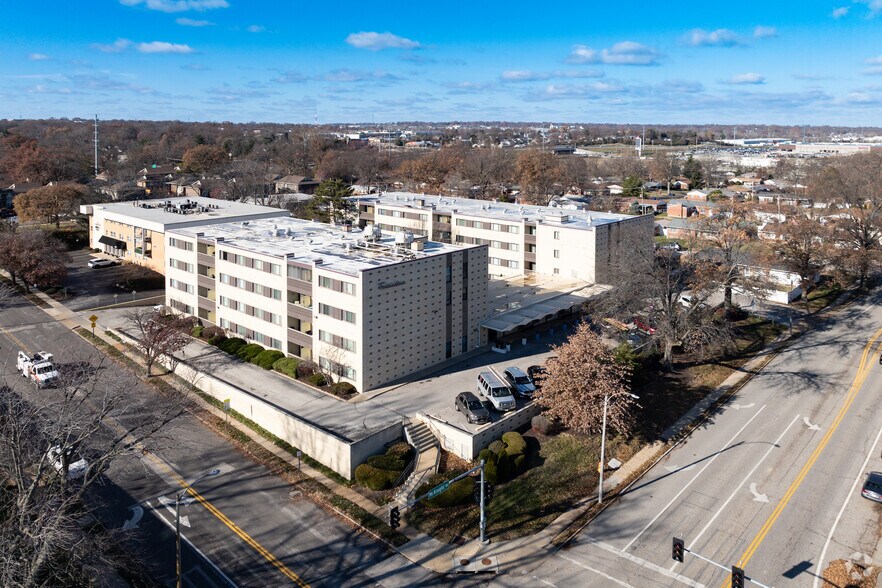 More Photos Of 1001 N McKnight Rd, Saint Louis Apartments For Sale