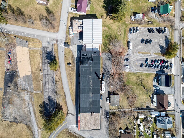 More Photos Of 81 Evick Dr, Franklin Flex For Sale