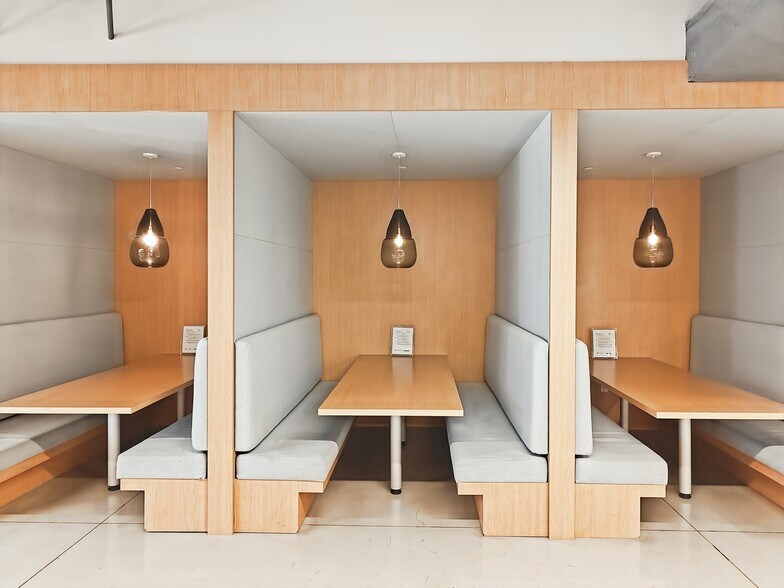 More Photos Of 130 King St W, Toronto Coworking Space