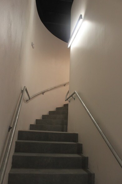 More Photos Of 2475 Hollywood Blvd, Hollywood Office For Lease