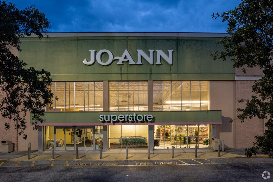More Photos Of 100-400 N Entrance Rd, Sanford Unknown For Lease