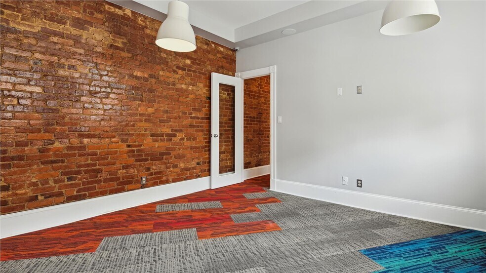 More Photos Of 707-709 8th St SE, Washington Storefront Retail Office For Sale