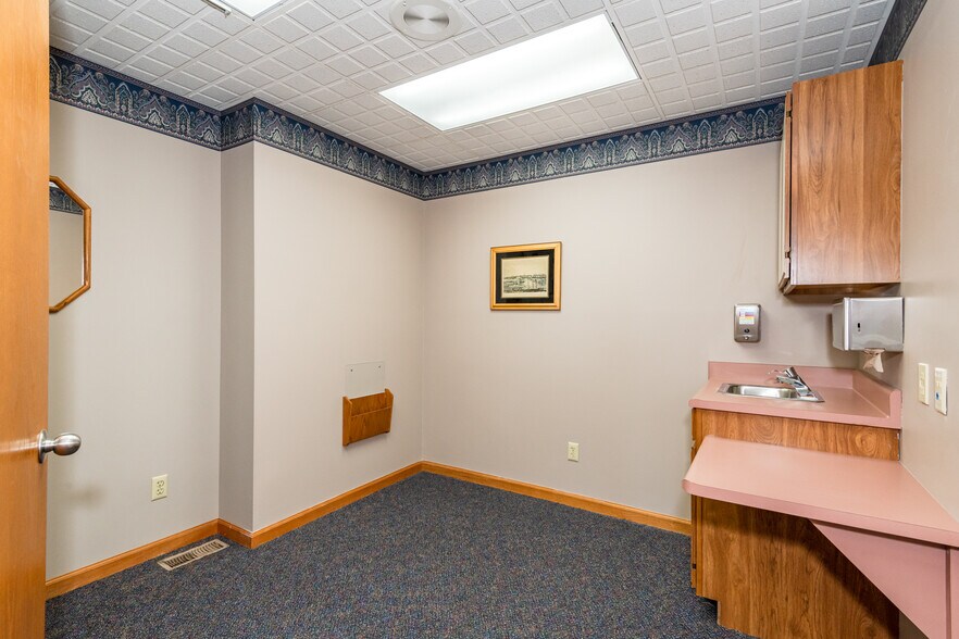 More Photos Of 1752 W High St, Piqua Medical For Sale