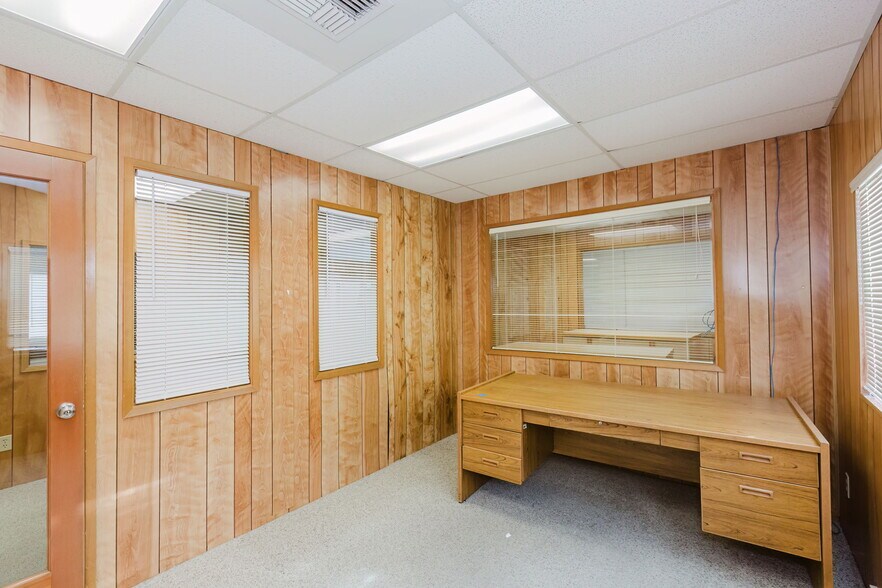 More Photos Of 4938 SW Lake Flora Rd, Port Orchard Office For Lease