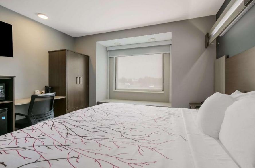 More Photos Of 680 Winfield Dunn Pky, Sevierville Hotel For Sale