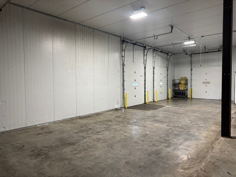 More Photos Of 416 Blue Bell Rd, Houston Refrigeration Cold Storage For Sale