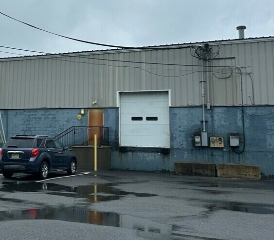 More Photos Of Howard Boulevard, Ledgewood Warehouse For Lease