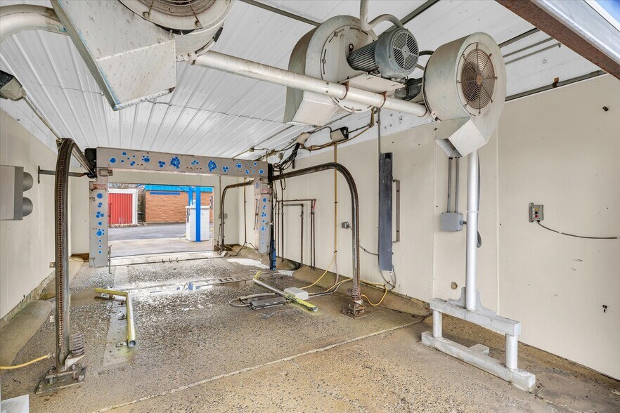 More Photos Of 110 W Lincoln Ave, Charleston Carwash For Sale