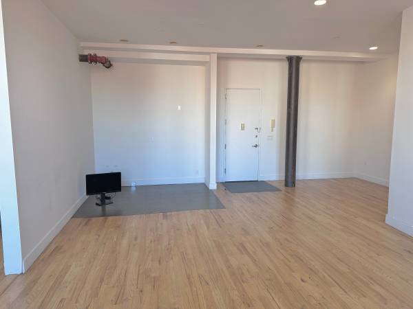 More Photos Of 500 Driggs Ave, Brooklyn Office For Lease