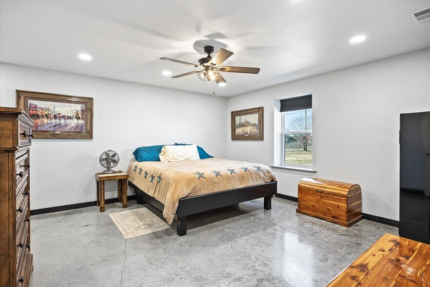 More Photos Of 7703 Prairie Creek Ln, Tolar Contractor Storage Yard For Sale