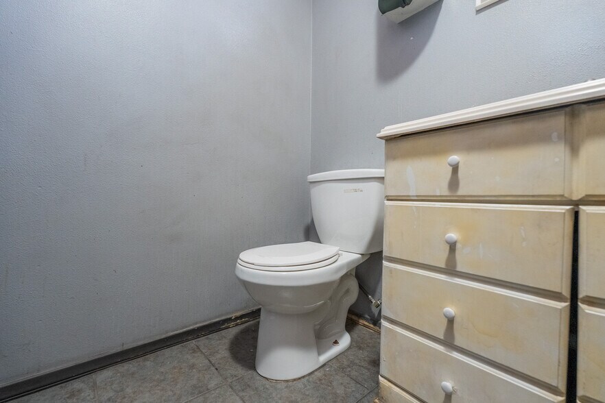 More Photos Of 16529 Lakewood Blvd, Bellflower Auto Repair For Sale