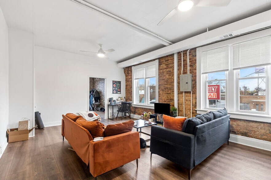 More Photos Of 1185-1205 W Broad St, Columbus Storefront Retail Office For Sale