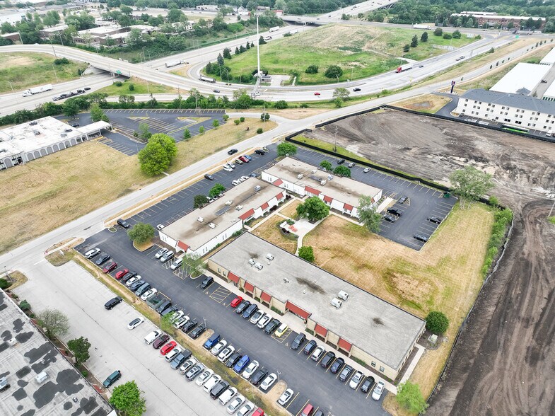 More Photos Of 355 Smoke Tree Plaza Dr, North Aurora Office For Lease