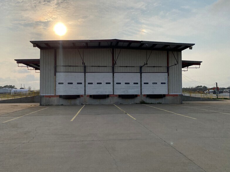 More Photos Of 140 Industrial Park Dr dr, Bay City Industrial For Sale