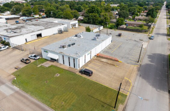 More Photos Of 725 E Walnut St, Garland Manufacturing For Sale