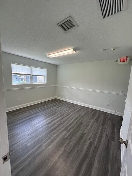 More Photos Of 6740 Taft St, Hollywood Medical For Sale