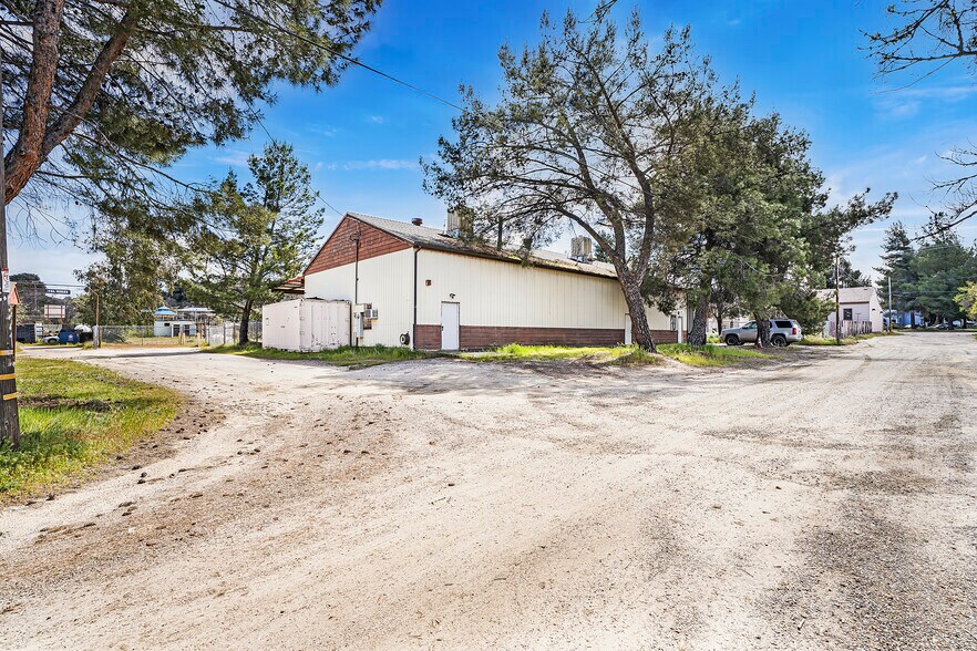 More Photos Of 431 Jeb Stuart rd, Campo Dormitory For Sale
