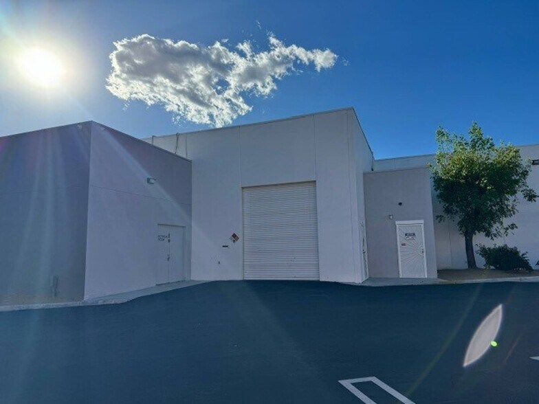 More Photos Of 888 E Research Dr, Palm Springs Warehouse For Lease