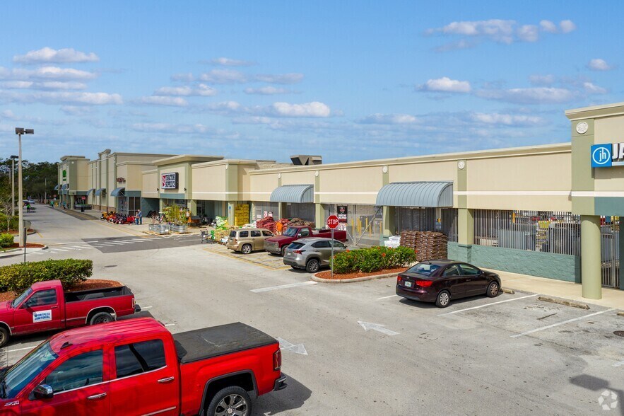 More Photos Of 16825 E Colonial Dr, Orlando Unknown For Lease