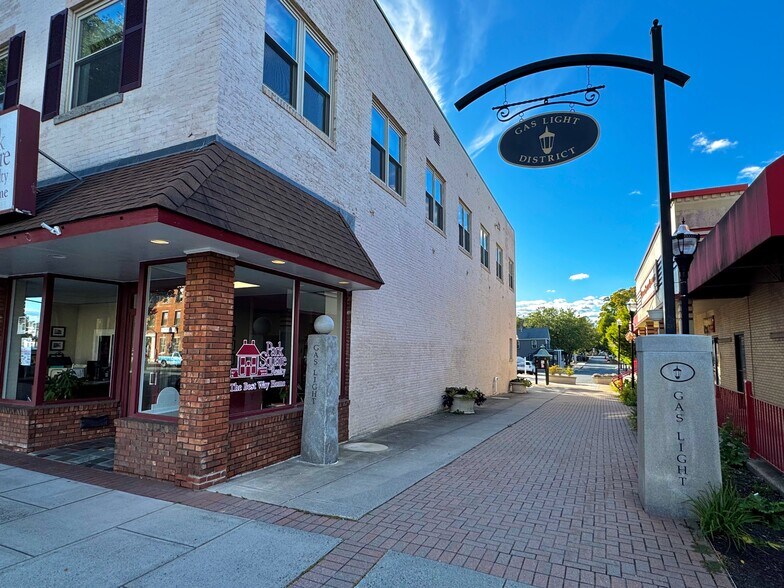 More Photos Of 38 Elm St, Westfield Storefront Retail Office For Lease