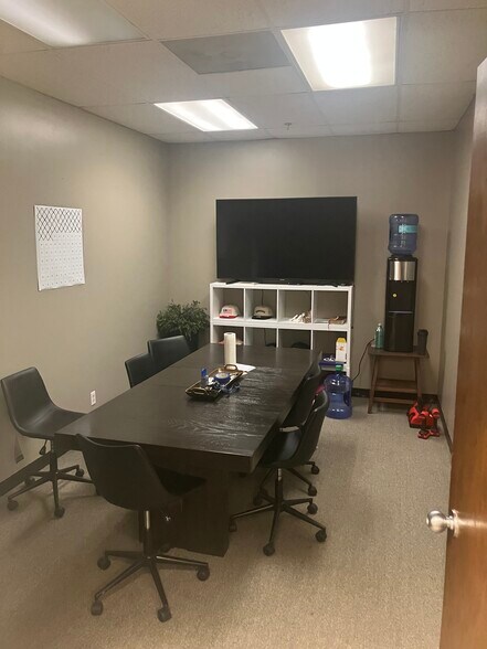 More Photos Of 15395 31st Ave, Plymouth Warehouse For Lease