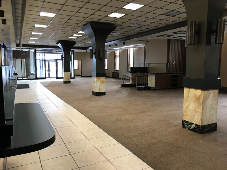 More Photos Of 5522 6th Ave, Kenosha Restaurant For Lease