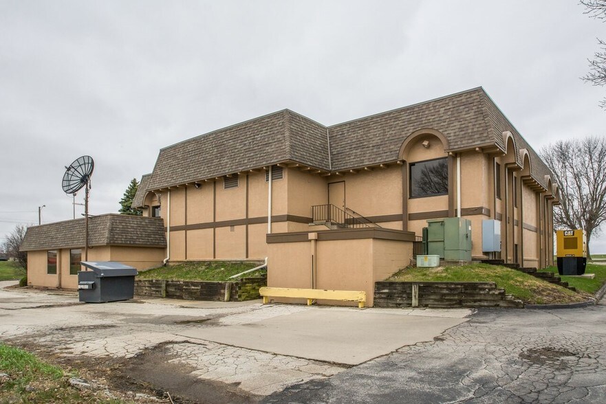 More Photos Of 3809 109th St, Urbandale Office For Lease