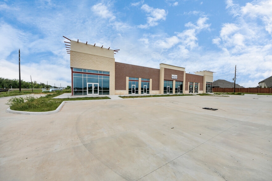More Photos Of 440 Crown Garden Trail, Sugar Land Freestanding For Lease