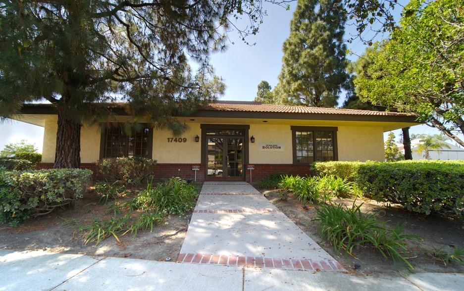More Photos Of 17409 Marquardt Ave, Cerritos Office For Sale
