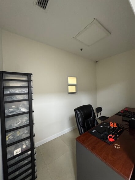More Photos Of 1325 NW 98th Ct, Doral Warehouse For Sale