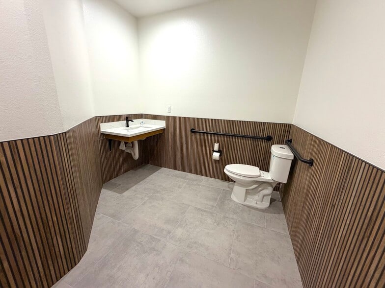 More Photos Of 13345 Euclid St, Garden Grove Restaurant For Lease