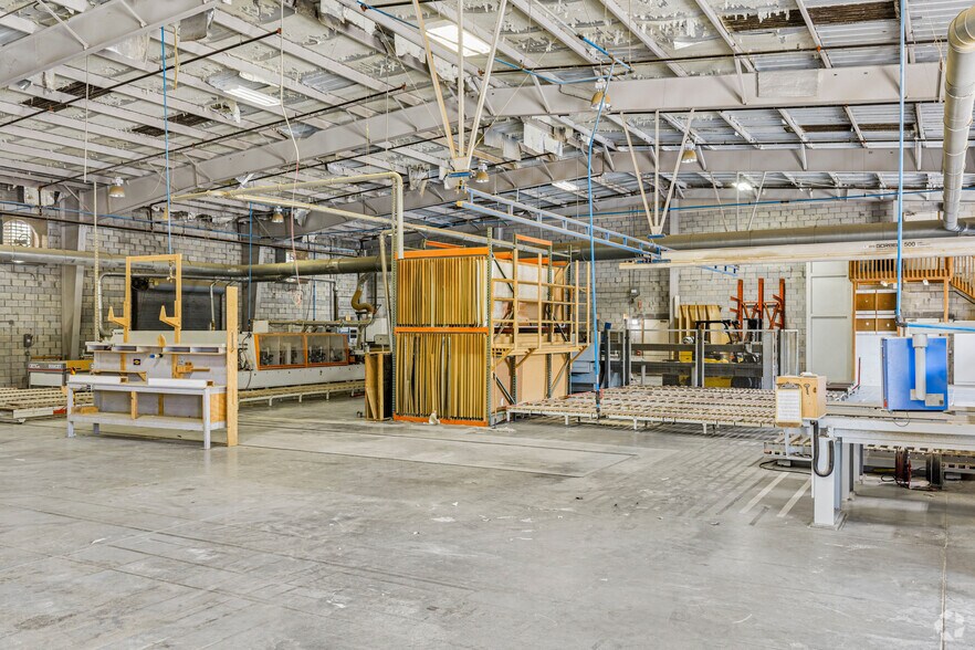 More Photos Of 740 NW Enterprise Dr, Port Saint Lucie Manufacturing For Lease