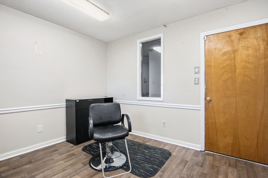 More Photos Of 411 Western Blvd, Jacksonville Office For Sale