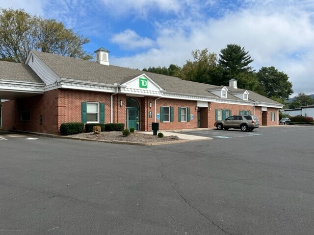 More Photos Of 921 Meriden Waterbury Tpke, Plantsville Bank For Lease