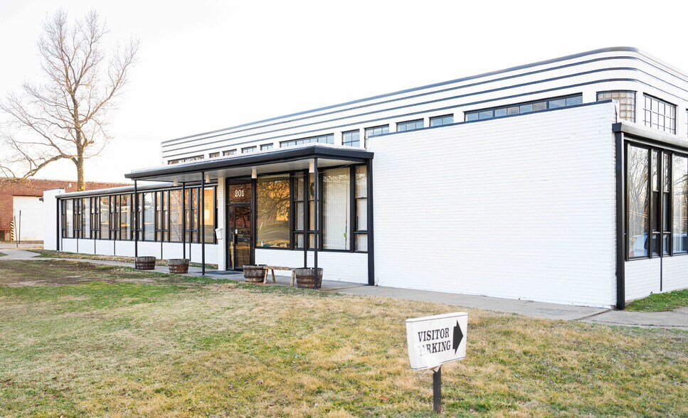 More Photos Of 201 N Missouri Ave, Sedalia Manufacturing For Sale