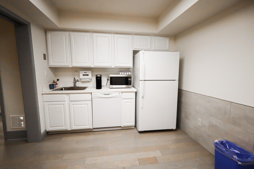 More Photos Of 3 Mapleton Rd, Princeton Office For Sale