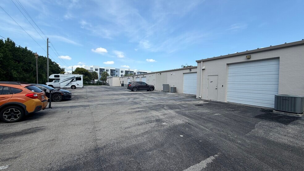 More Photos Of 610-628 SE Central Pky, Stuart Medical For Lease