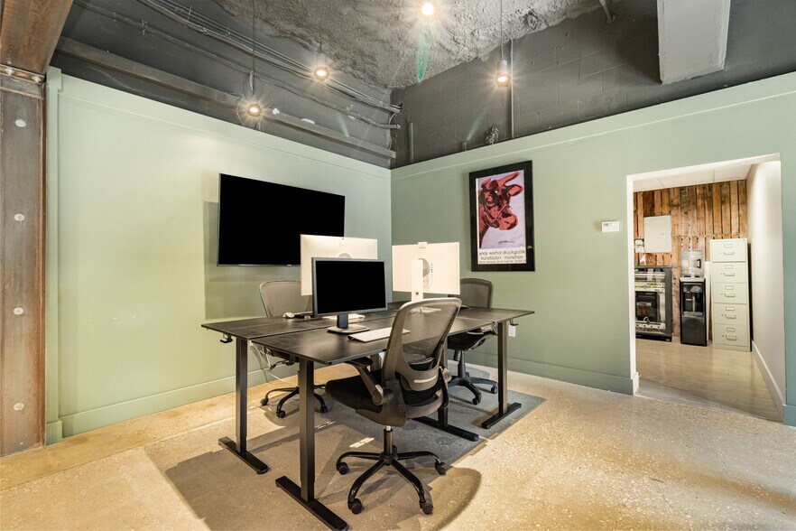 More Photos Of 1917 S Harbor City Blvd, Melbourne Office For Sale