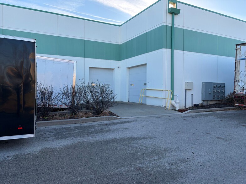 More Photos Of 300 Gregory Ct, Shorewood Warehouse For Sale