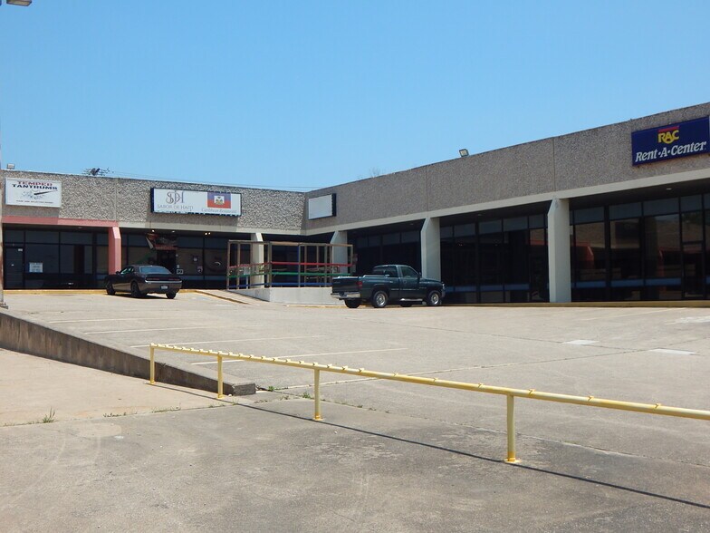 More Photos Of 205 W Rancier Ave, Killeen Storefront Retail Office For Sale
