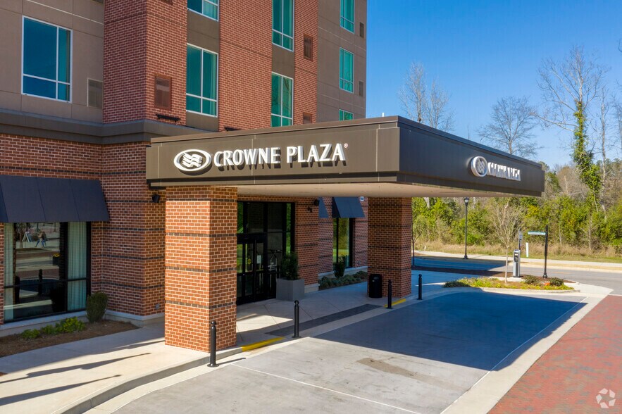 More Photos Of 1060 Center St, North Augusta Hotel For Sale