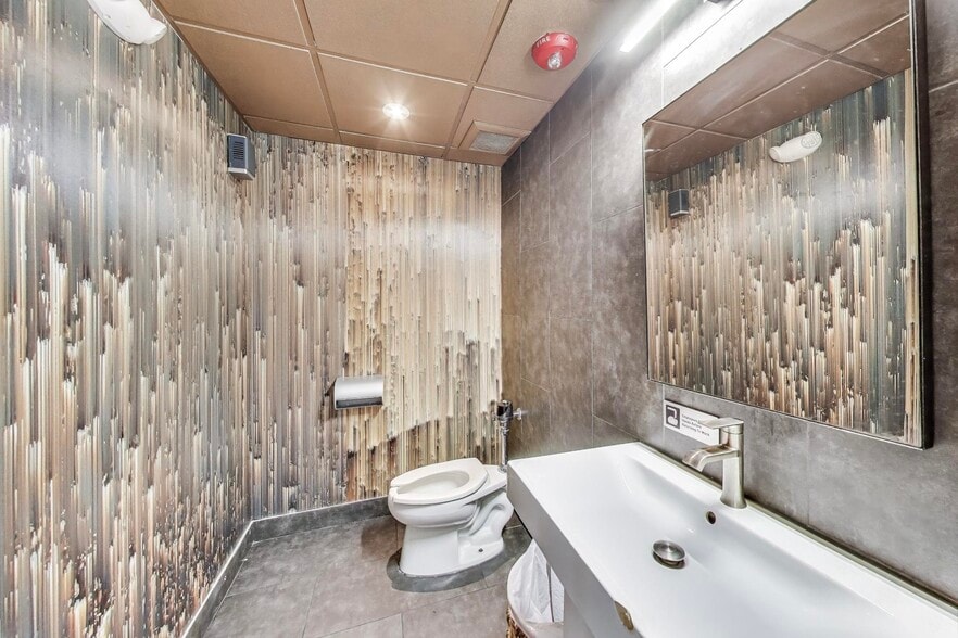 More Photos Of 1355 U St NW, Washington Restaurant For Lease