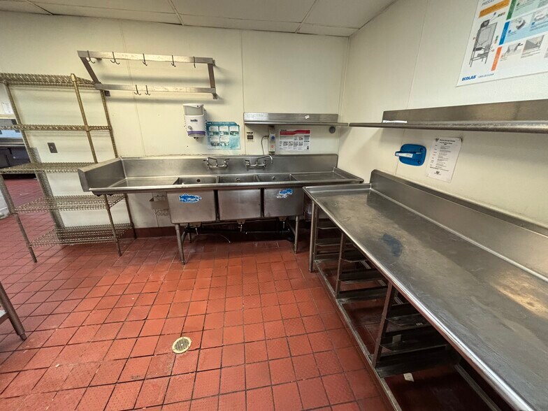 More Photos Of 5312 Old Redwood Hwy, Petaluma Restaurant For Sale