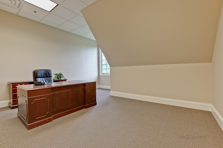 More Photos Of 1531 Grove Ave, Barrington Office For Sale