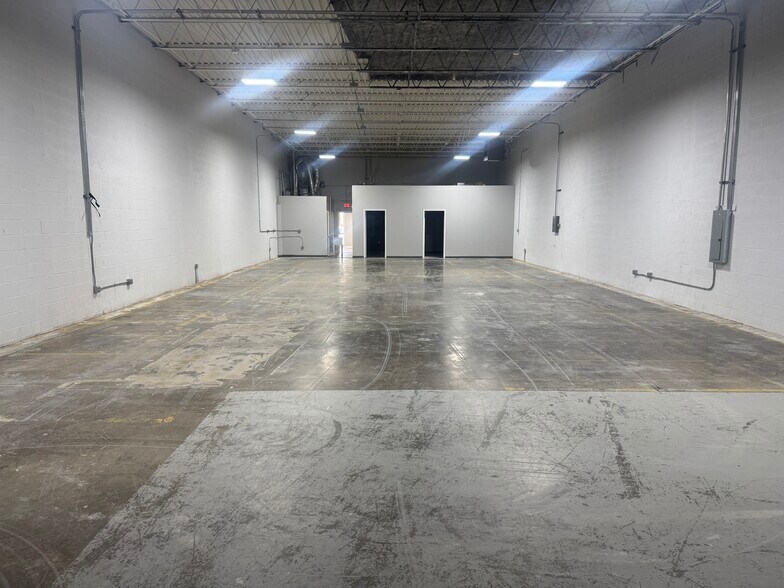 More Photos Of 3716 Alliance Dr, Greensboro Warehouse For Lease