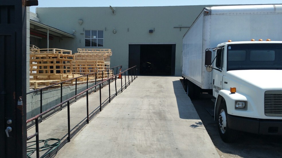More Photos Of 812 E 59th St, Los Angeles Warehouse For Lease