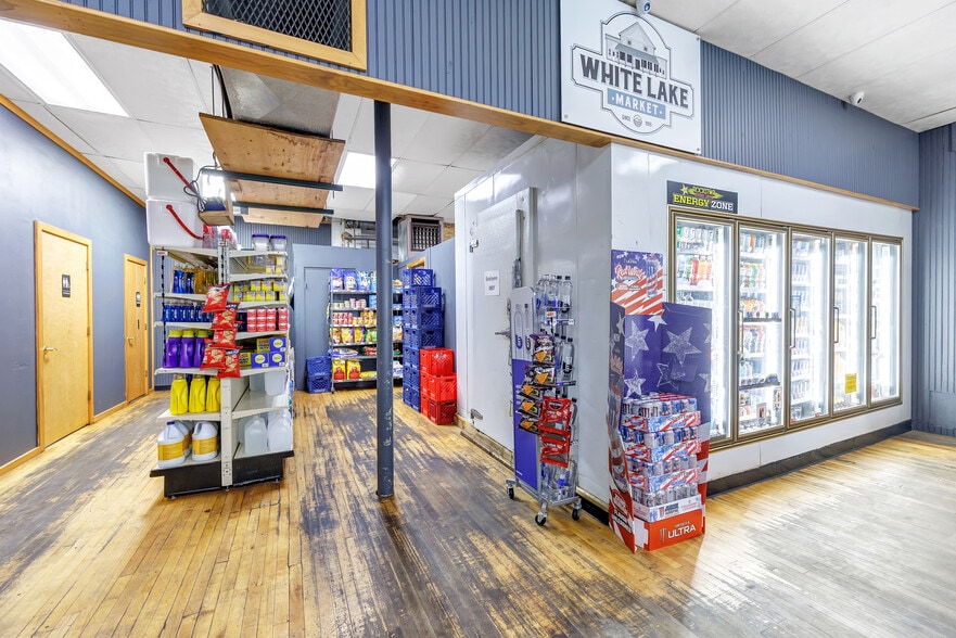 More Photos Of 633 Bissell St, White Lake General Retail For Sale