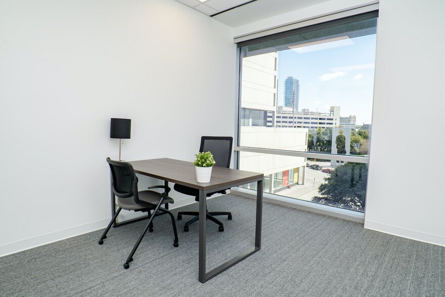 More Photos Of 600 W 6th St, Fort Worth Coworking Space